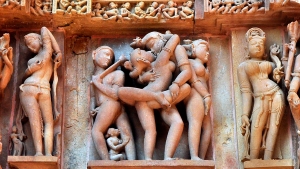 Резьба по камню в средневековом храме селения Каджурахо (Индия), посвящённая древним образам Любви